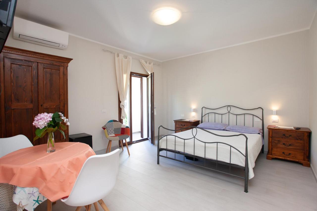 Lu Lioni Rooms San Teodoro  Exterior foto